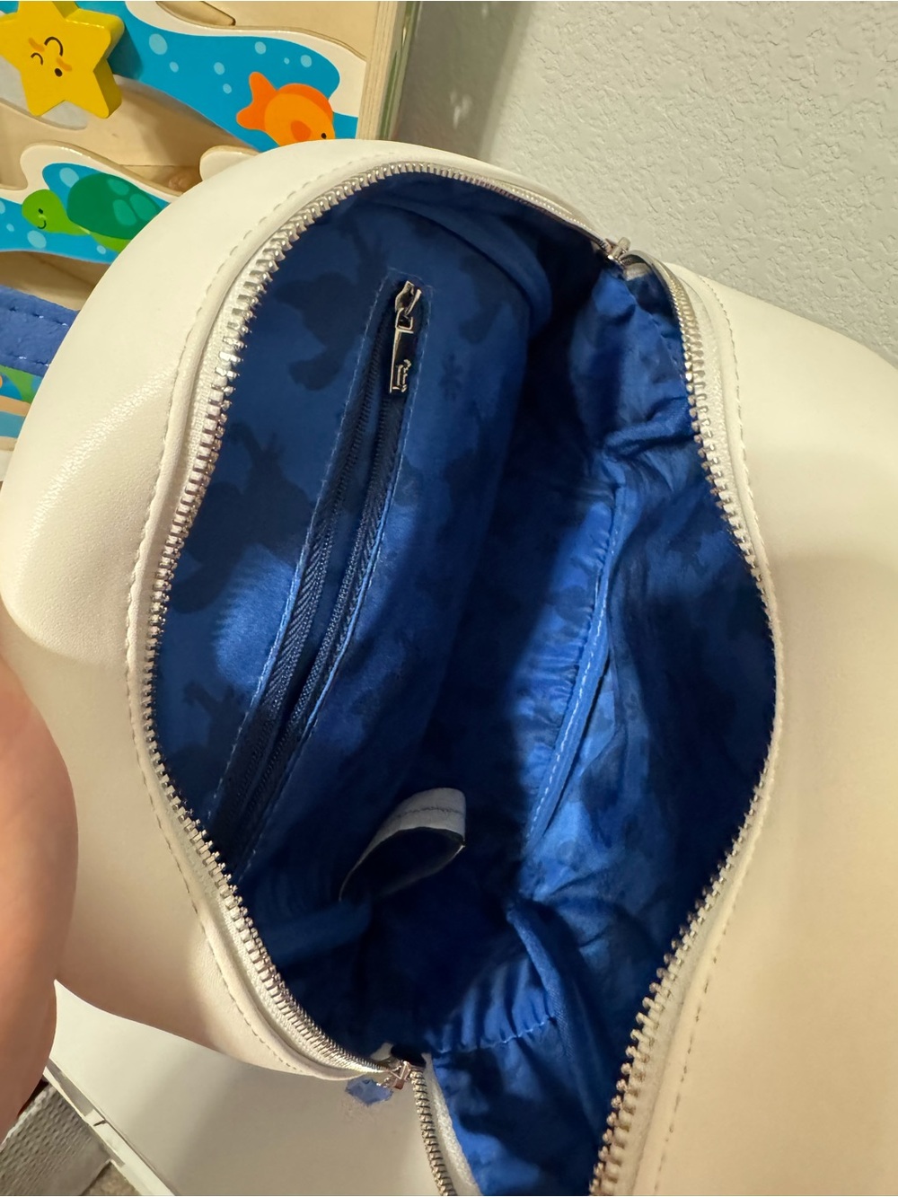 Stitch LoungeflyBackpack - Picture 5 of 15